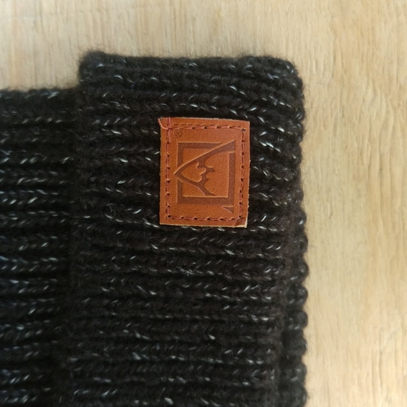 Avalanche Women's Winter Cap Beanie NWT - Picture 5 of 5